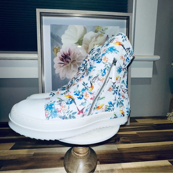 JOHNNY WAS FEATHERED FRIENDS HIGH TOP SNEAKERS sz 38 - Picture 8 of 9